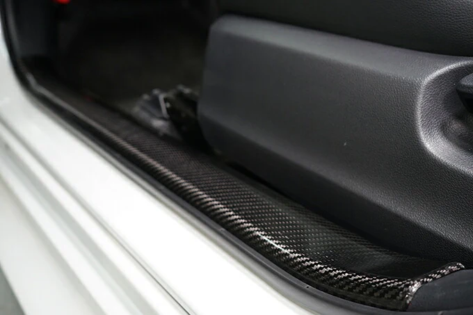 TOYOTA GR YARIS【Type：SERIES 10】Drycarbon scuff plate cover 2pcs/st658【for RHD&LHD】 - Image 4