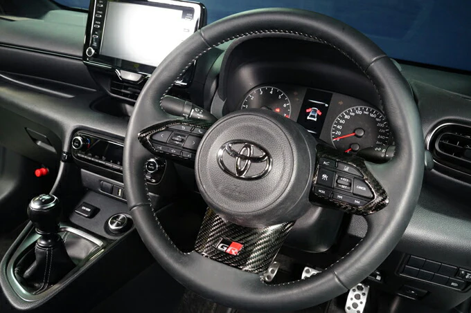 TOYOTA GR YARIS【Type：SERIES 10】Drycarbon steering wheel cover 3pcs/st754【for RHD&LHD】 - Image 2