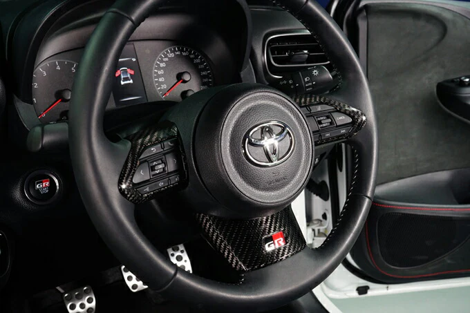 TOYOTA GR YARIS【Type：SERIES 10】Drycarbon steering wheel cover 3pcs/st754【for RHD&LHD】 - Image 3