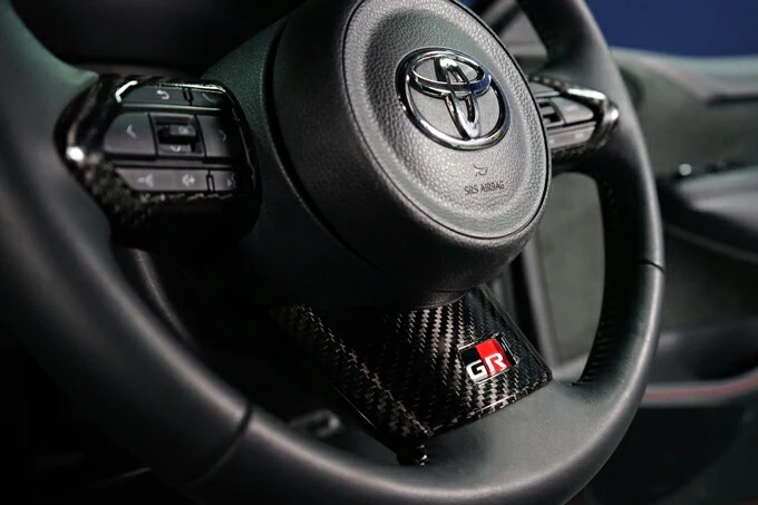 TOYOTA GR YARIS【Type：SERIES 10】Drycarbon steering wheel cover 3pcs/st754【for RHD&LHD】 - Image 4